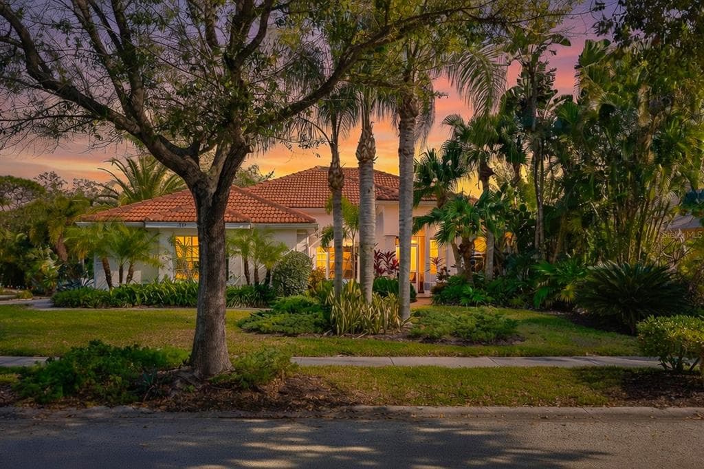 441 VILLAGE DRIVE, TARPON SPRINGS, FL 34689