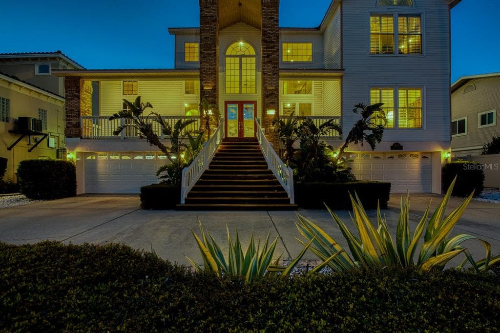 2829 SEABREEZE DRIVE, GULFPORT, FL 33707 photo 2