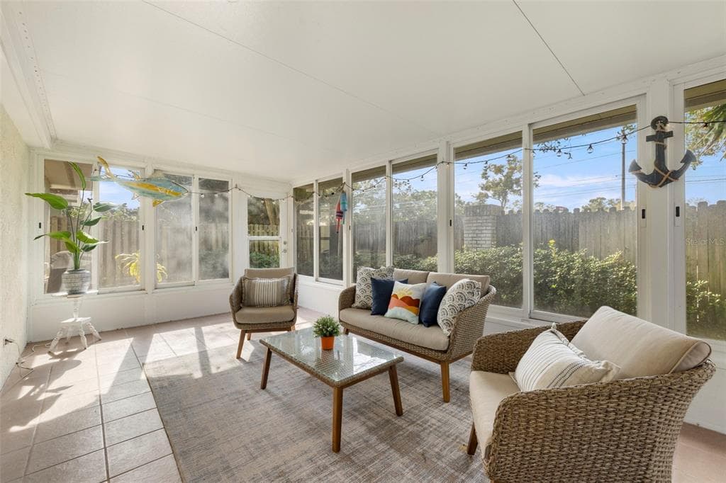 878 FRANKLIN SQUARE Circle, PALM HARBOR, FL 34683 photo 4