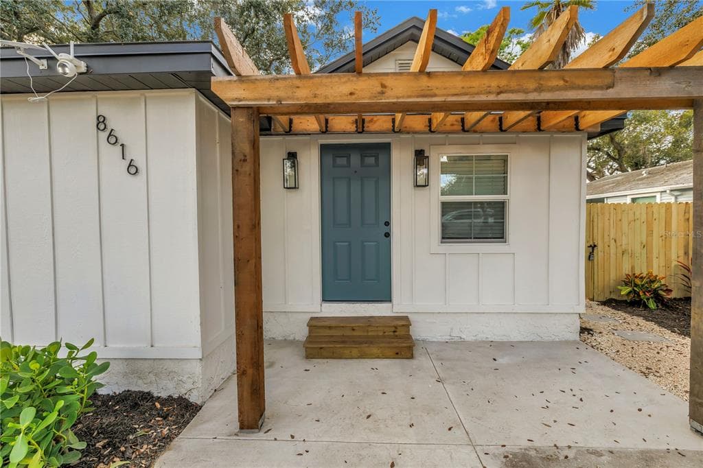 8616 ORANGEVIEW AVENUE, TAMPA, FL 33617 photo 2