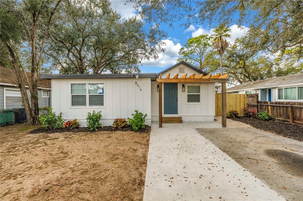 8616 ORANGEVIEW AVENUE, TAMPA, FL 33617