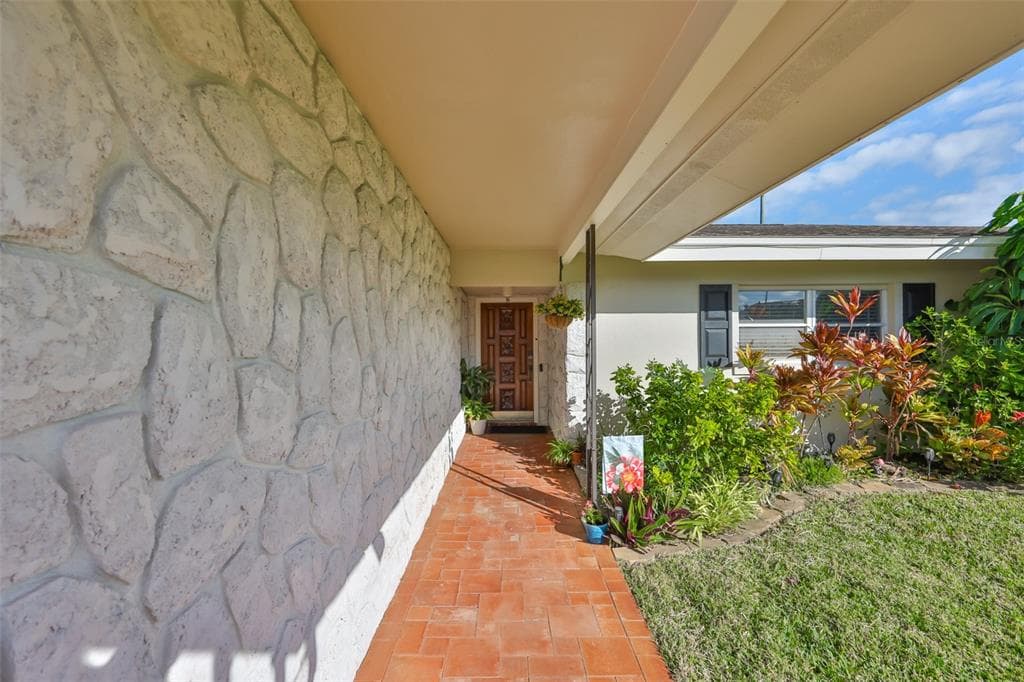 13931 DOMINICA Drive, SEMINOLE, FL 33776 photo 2