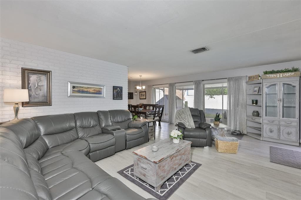 13931 DOMINICA Drive, SEMINOLE, FL 33776 photo 3