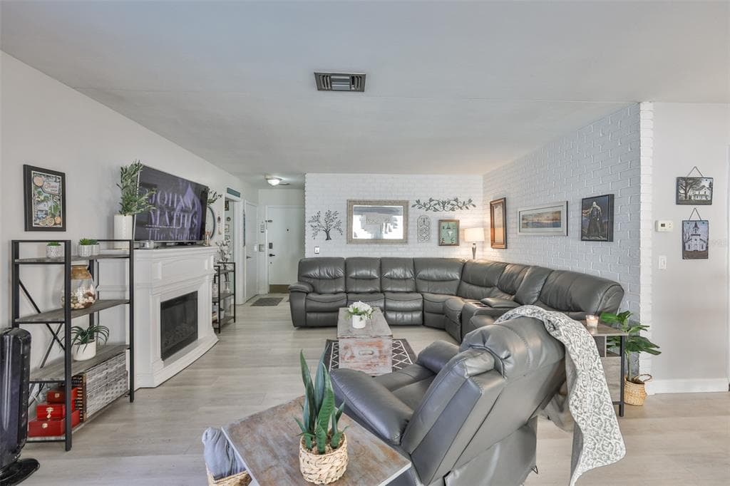 13931 DOMINICA Drive, SEMINOLE, FL 33776 photo 5