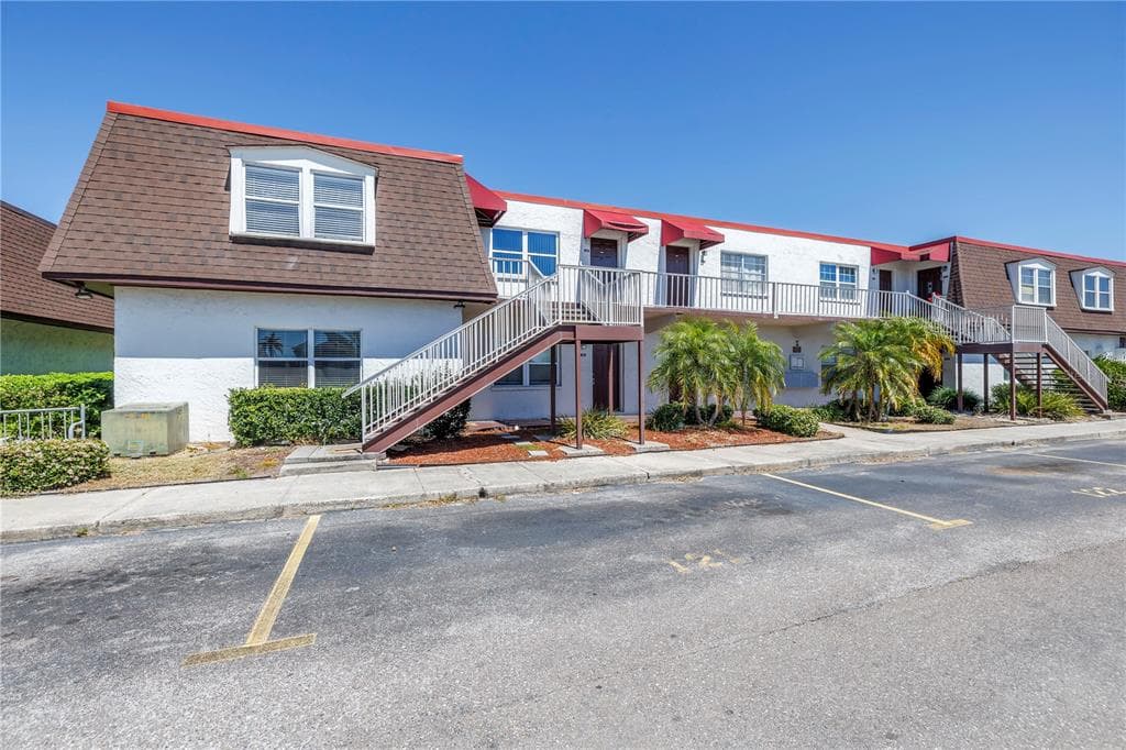 9105 HILLSBOROUGH AVENUE Unit I102, TAMPA, FL 33615 photo 5