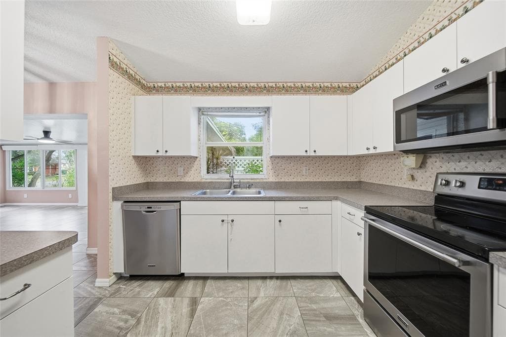 5942 17TH Street, ZEPHYRHILLS, FL 33542 photo 3