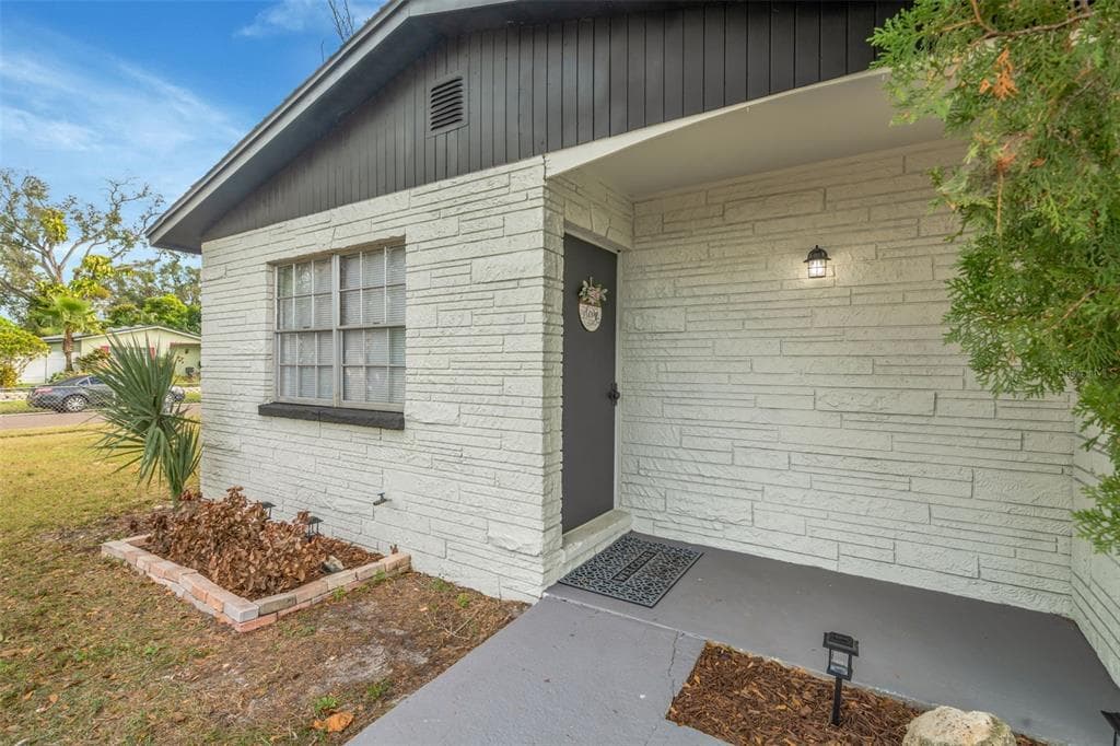 7031 GLENVIEW DRIVE, TAMPA, FL 33619 photo 3