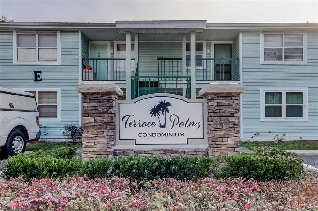 5023 TERRACE PALMS Circle Unit 201, TAMPA, FL 33617