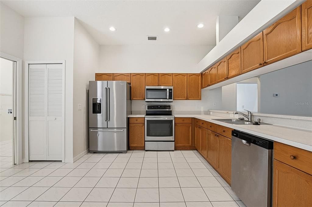 28516 HANGING MOSS LOOP, WESLEY CHAPEL, FL 33543 photo 4