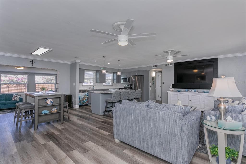 11381 70TH TERRACE, SEMINOLE, FL 33772 photo 2