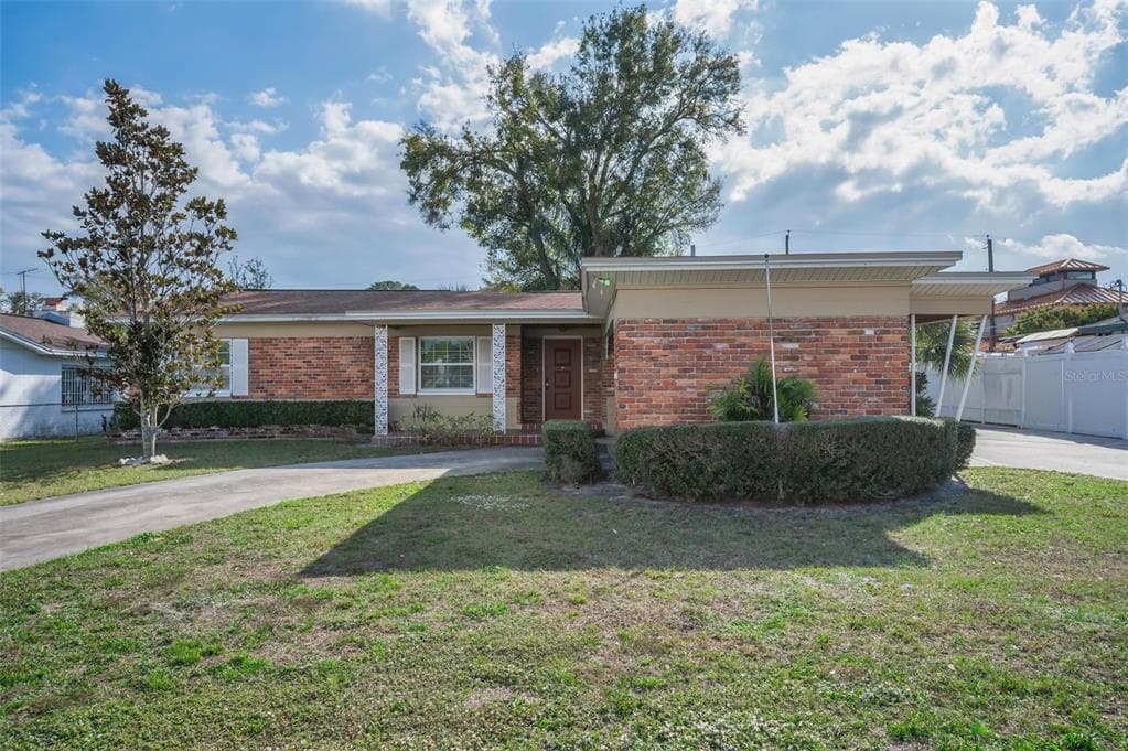 2122 ERNA DRIVE, TAMPA, FL 33603