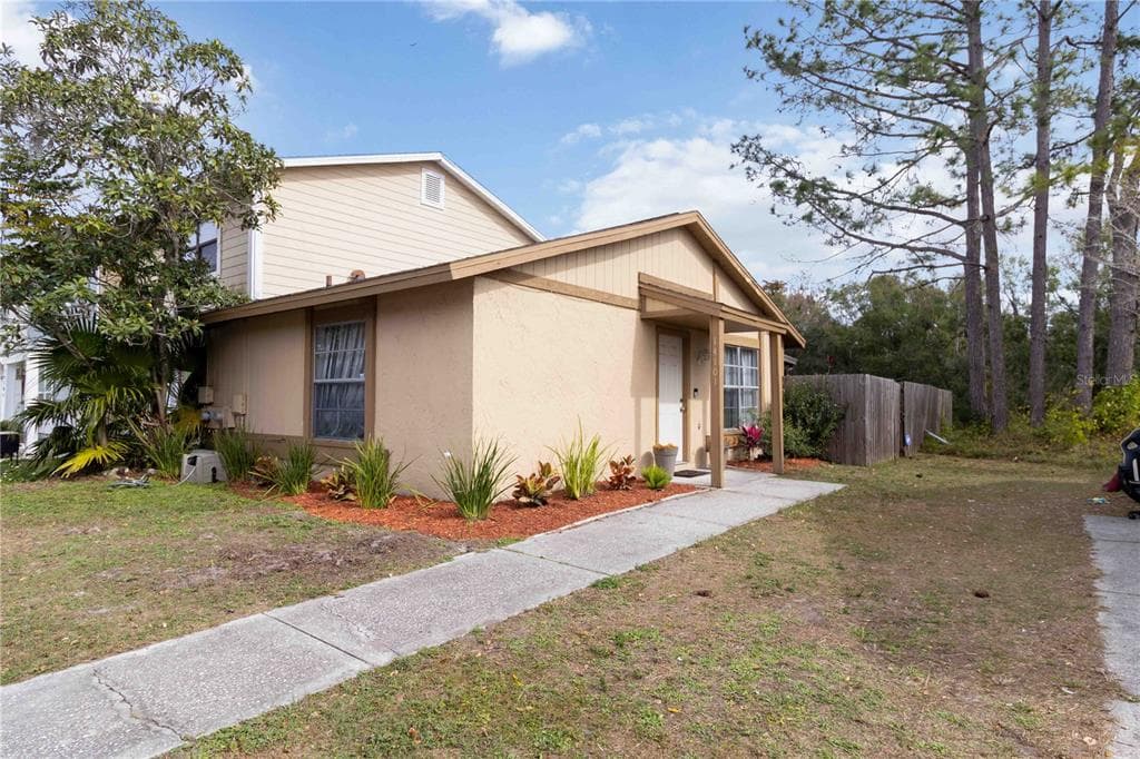 14101 VILLAGE VIEW Drive, TAMPA, FL 33624 photo 2