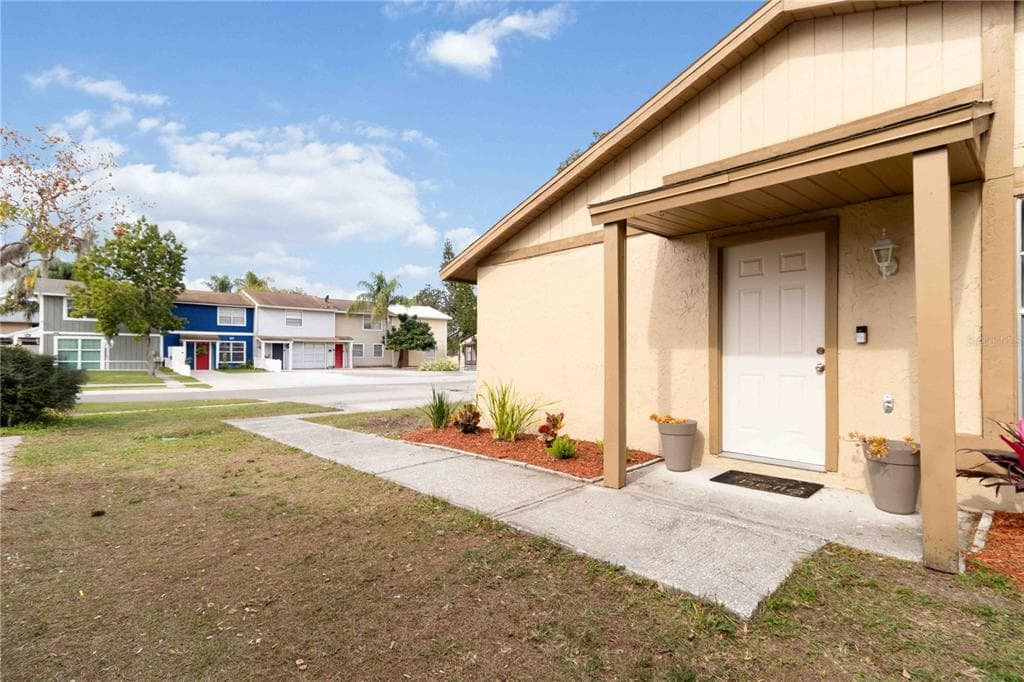 14101 VILLAGE VIEW Drive, TAMPA, FL 33624 photo 5