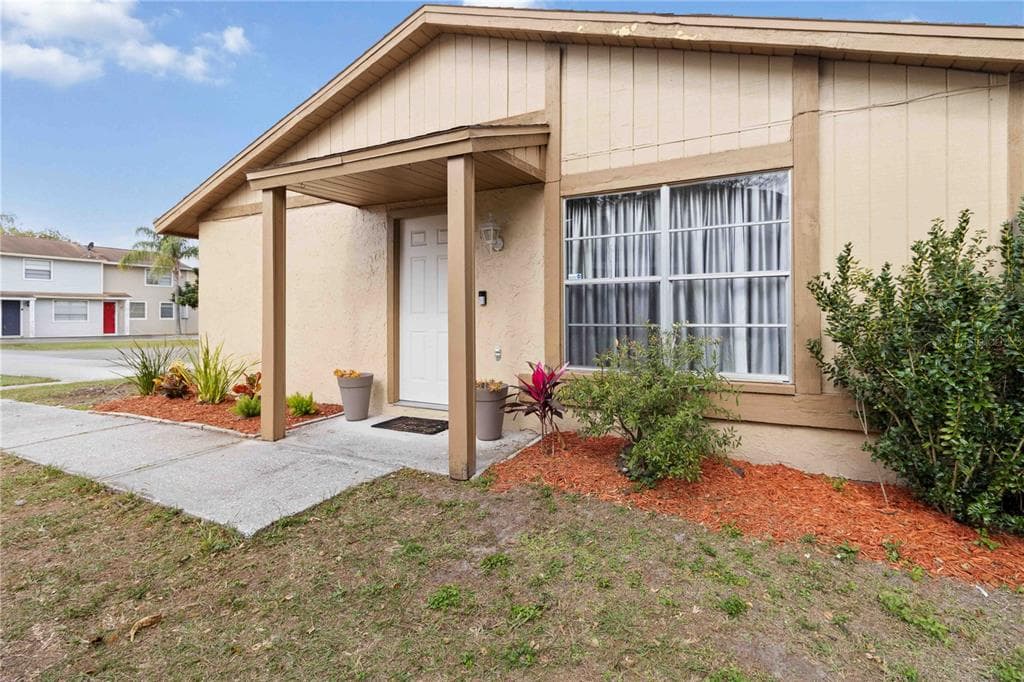 14101 VILLAGE VIEW Drive, TAMPA, FL 33624 photo 4