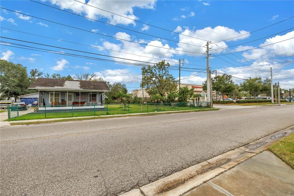 112 MARTIN LUTHER KING JR DRIVE, TARPON SPRINGS, FL 34689 photo 3