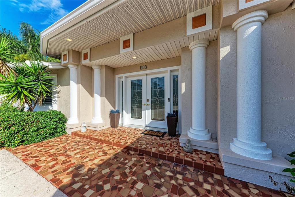 411 HARBOR VIEW Lane, LARGO, FL 33770 photo 2