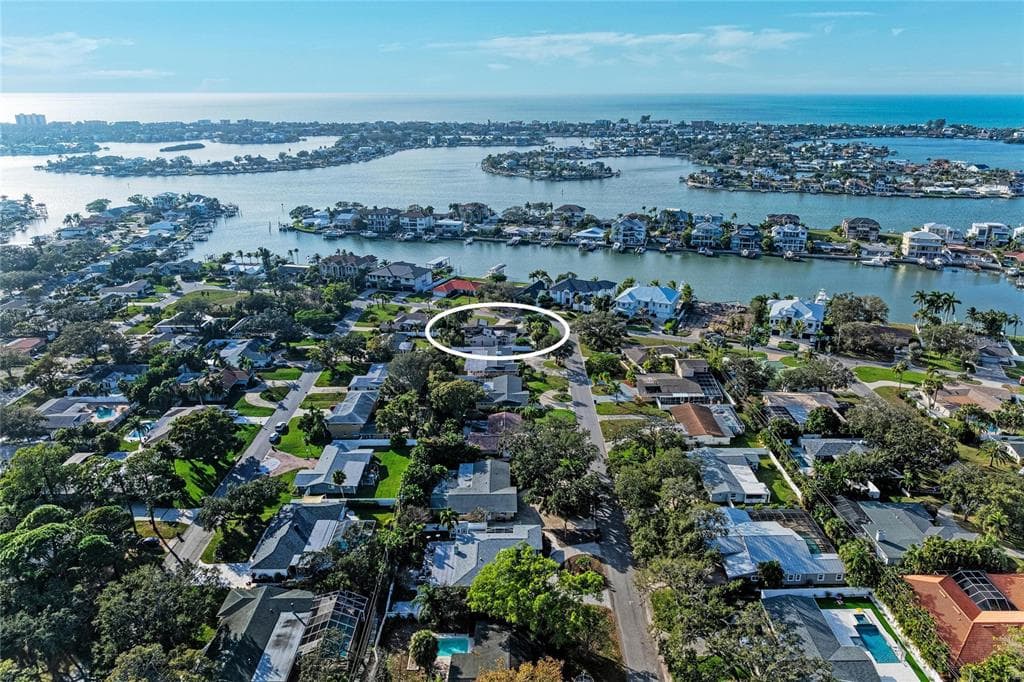 411 HARBOR VIEW Lane, LARGO, FL 33770 photo 4