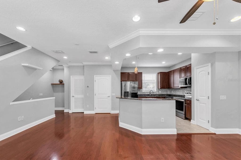 209 ROCK GARDEN PLACE, TAMPA, FL 33609 photo 3