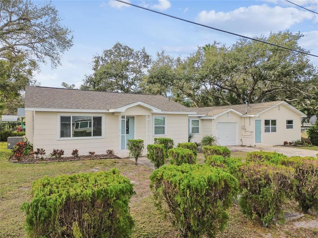 14744 SUNSET Drive, LARGO, FL 33774 photo 2