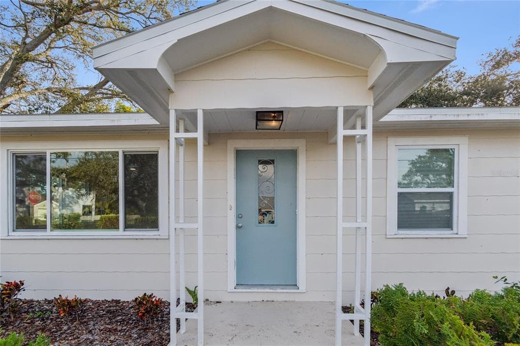 14744 SUNSET Drive, LARGO, FL 33774 photo 3