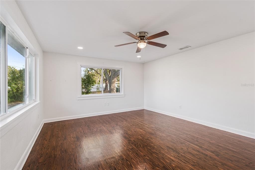 14744 SUNSET Drive, LARGO, FL 33774 photo 5