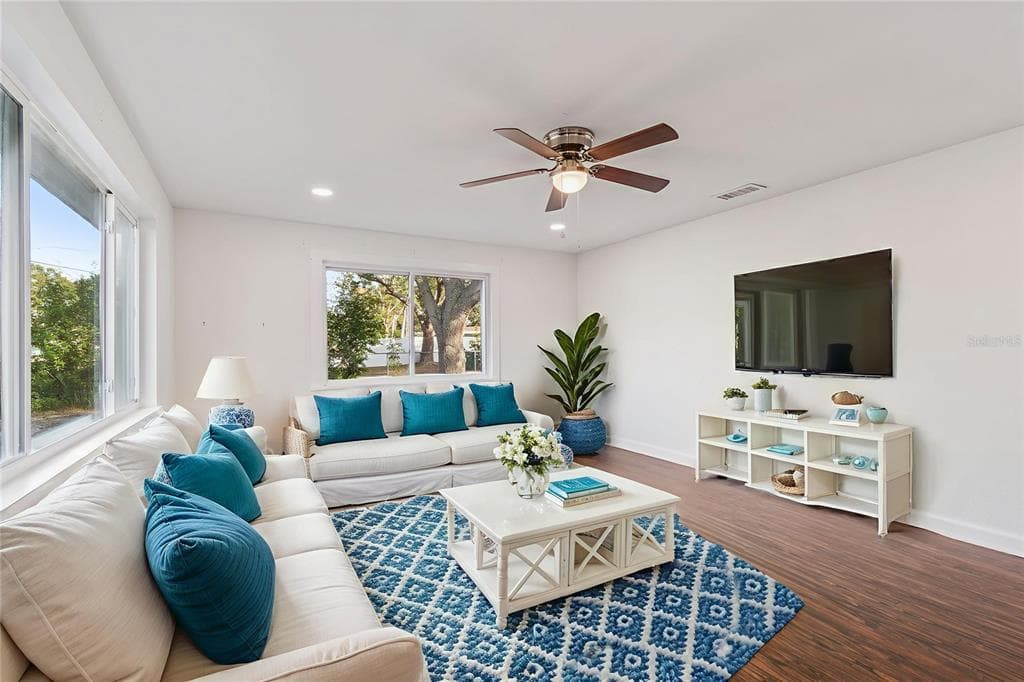 14744 SUNSET Drive, LARGO, FL 33774 photo 4