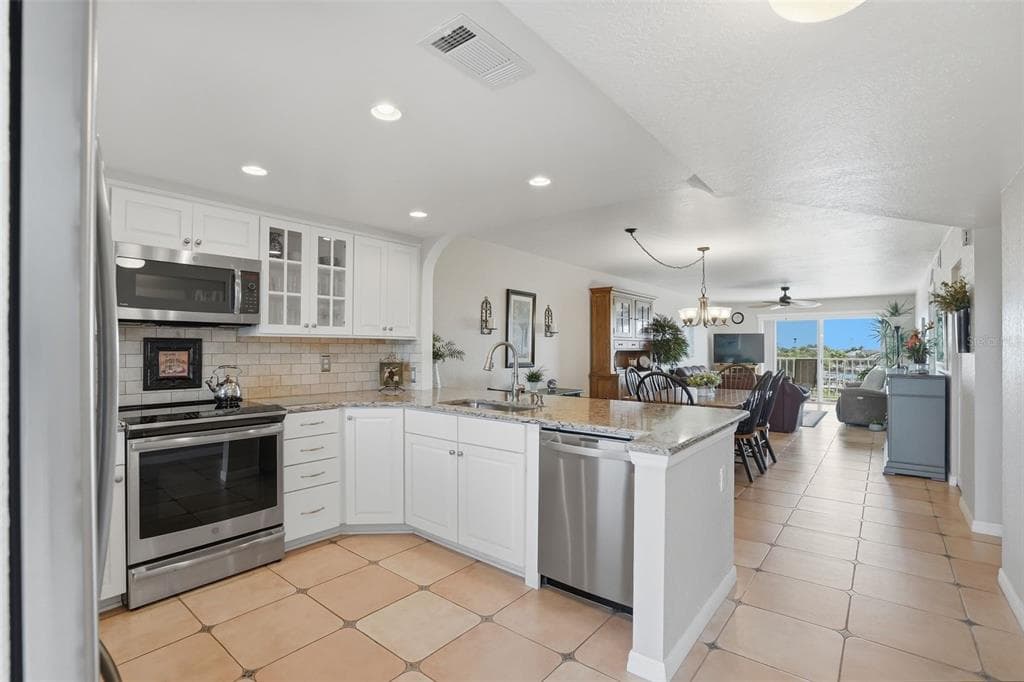 719 PINELLAS BAYWAY Unit 305, TIERRA VERDE, FL 33715 photo 3