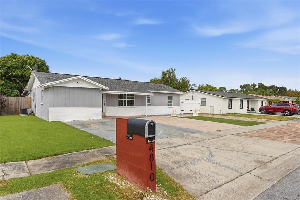 4810 EL CAPISTRANO Drive, TAMPA, FL 33634 photo 3