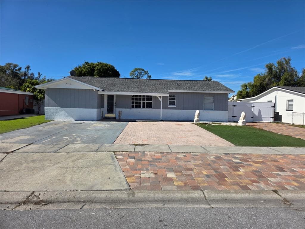 4810 EL CAPISTRANO Drive, TAMPA, FL 33634 photo 5