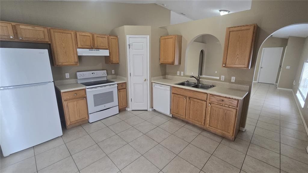 819 BRENTON LEAF DRIVE, RUSKIN, FL 33570 photo 2