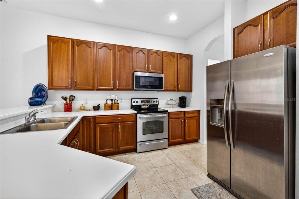 1923 RUTHERFORD Drive, DOVER, FL 33527 photo 3