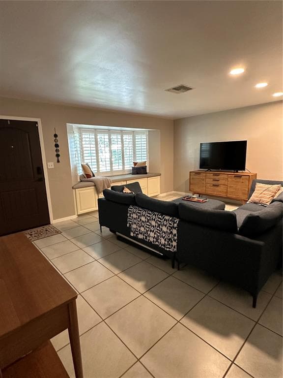 1361 OAKBROOK Drive, LARGO, FL 33770 photo 2