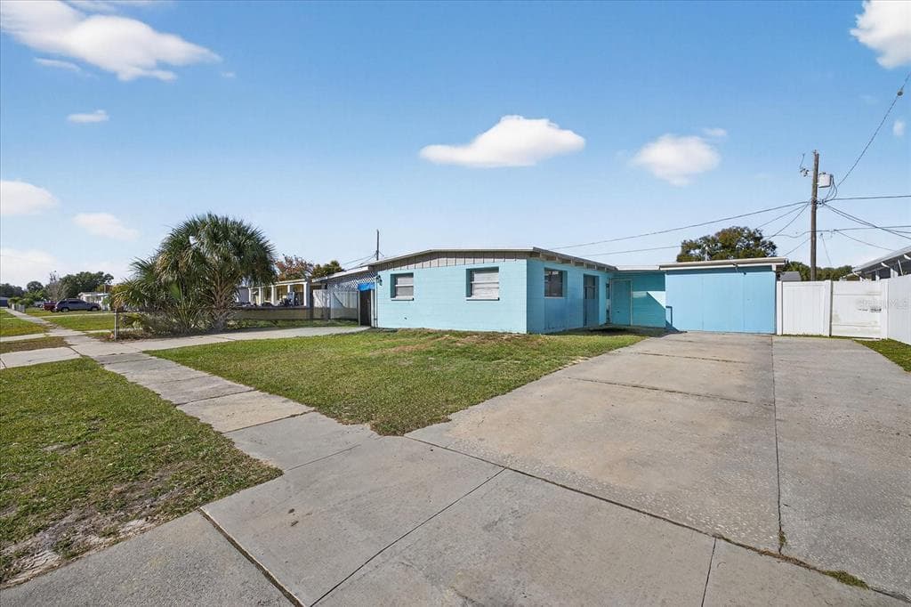 7618 LAVENDER LANE, TAMPA, FL 33619 photo 3