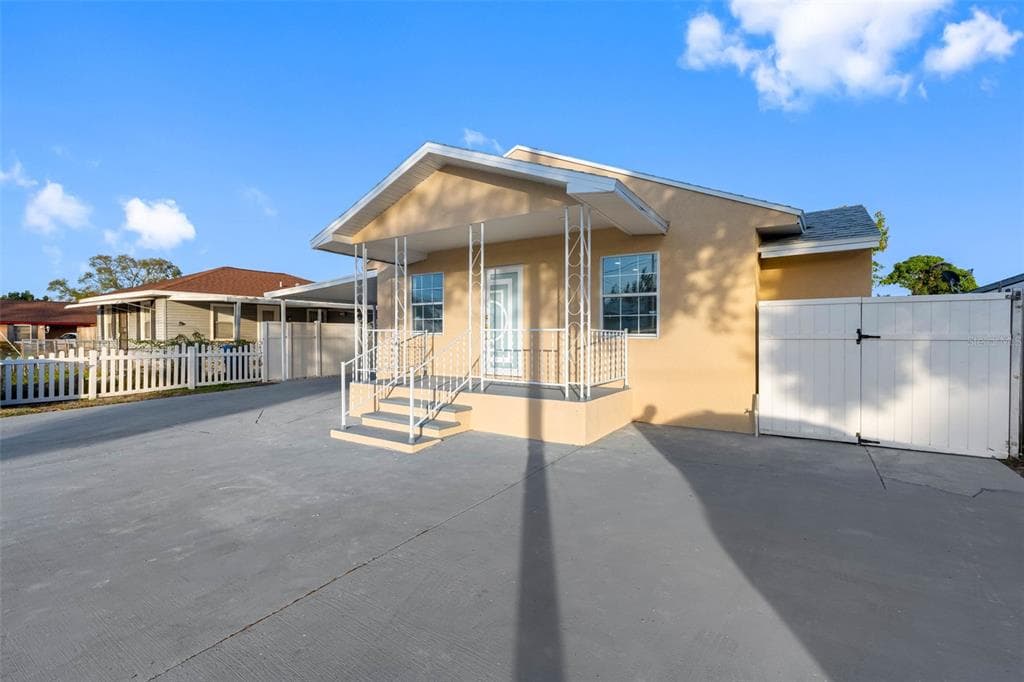 7223 CLARK AVENUE, TAMPA, FL 33614