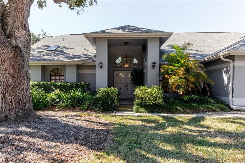 802 CENTERWOOD Drive, TARPON SPRINGS, FL 34688