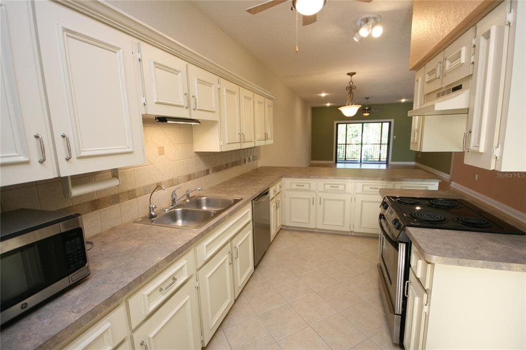 7032 RIVER RUN BOULEVARD, WEEKI WACHEE, FL 34607 photo 5