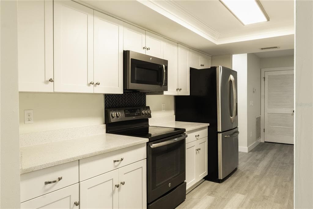 9209 KINGSRIDGE Drive, TEMPLE TERRACE, FL 33637 photo 5