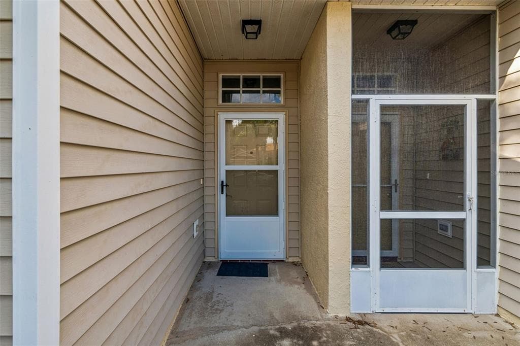 2504 NEW HAVEN CIRCLE, SUN CITY CENTER, FL 33573 photo 2