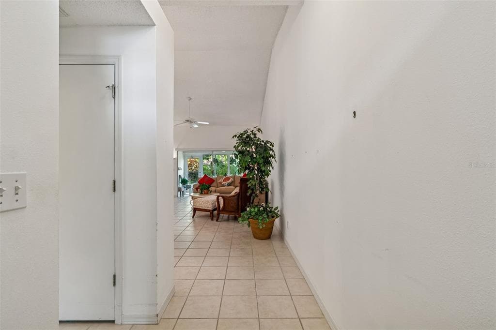 2504 NEW HAVEN CIRCLE, SUN CITY CENTER, FL 33573 photo 4