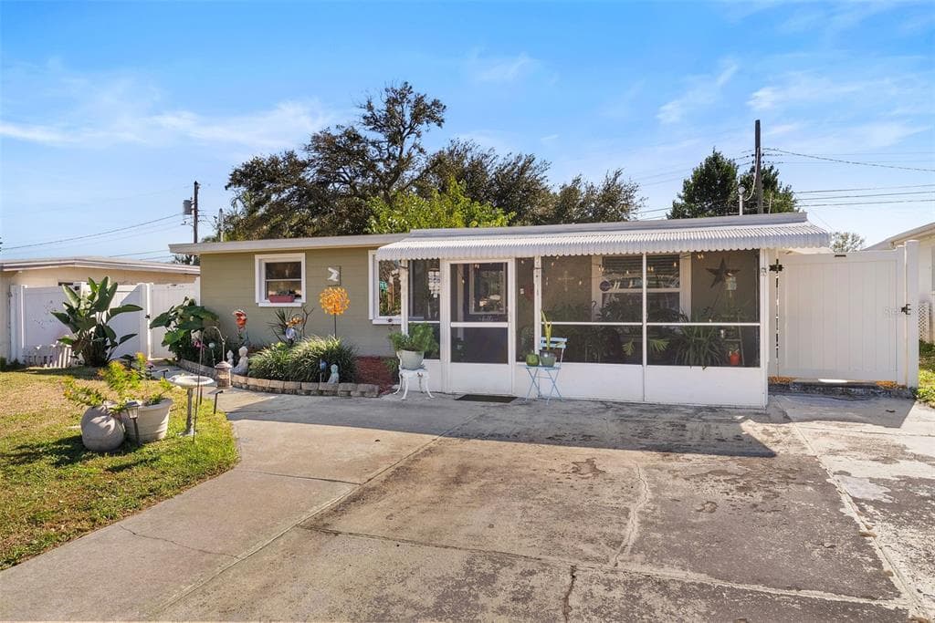 10462 116TH AVENUE, LARGO, FL 33773 photo 2