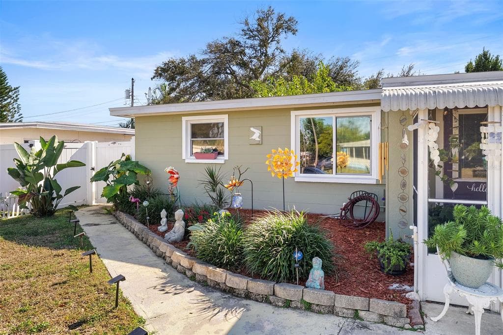 10462 116TH AVENUE, LARGO, FL 33773 photo 3