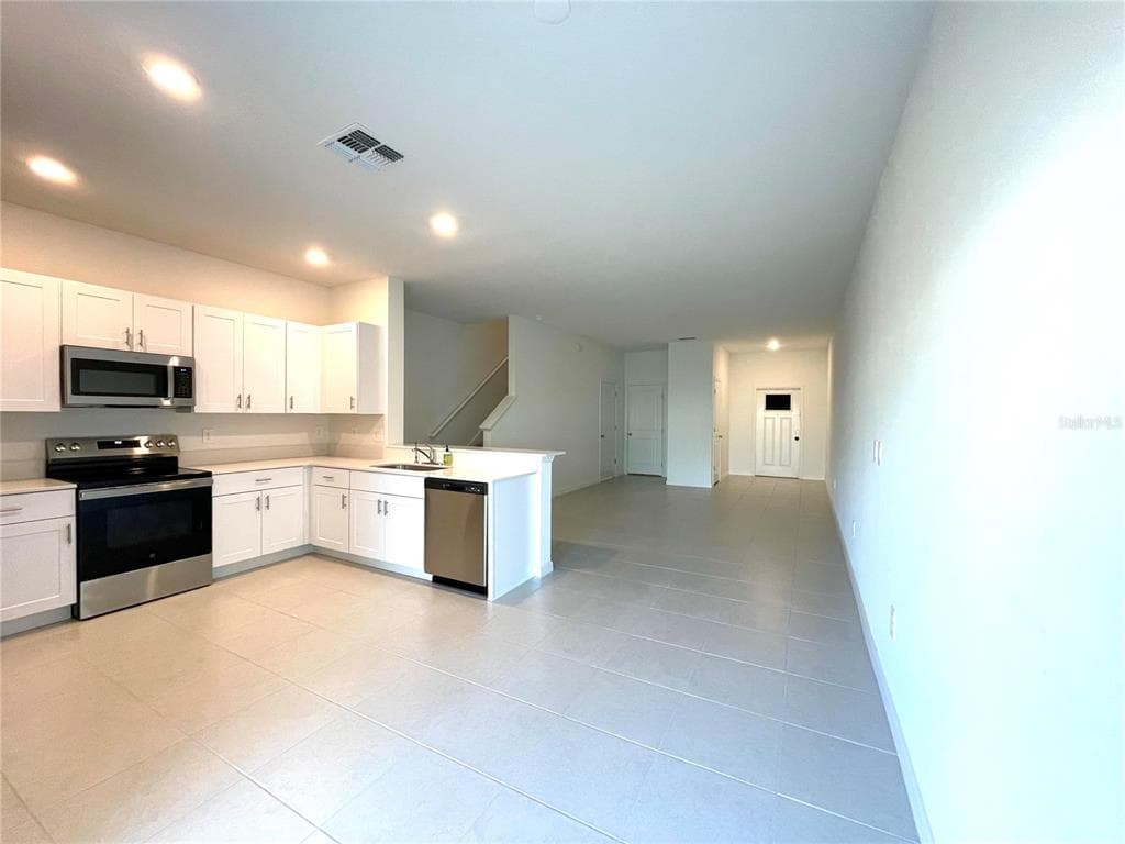 36221 RISA MICHELE Street, ZEPHYRHILLS, FL 33541 photo 4