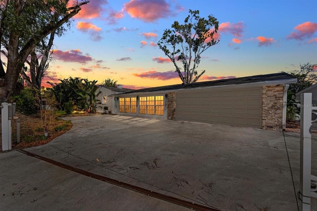 8644 MAY Circle, TAMPA, FL 33614 photo 2