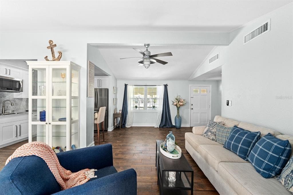 8644 MAY Circle, TAMPA, FL 33614 photo 4