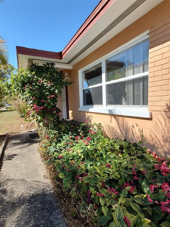 1332 BUCKINGHAM Drive, CLEARWATER, FL 33756 photo 2