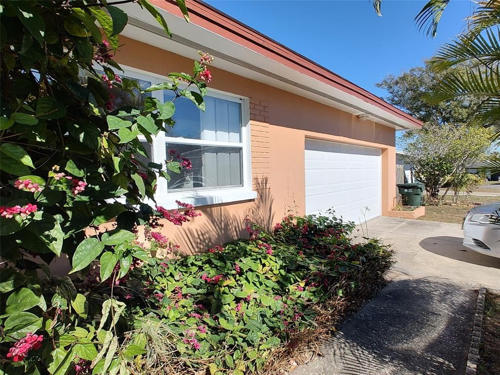 1332 BUCKINGHAM Drive, CLEARWATER, FL 33756 photo 3