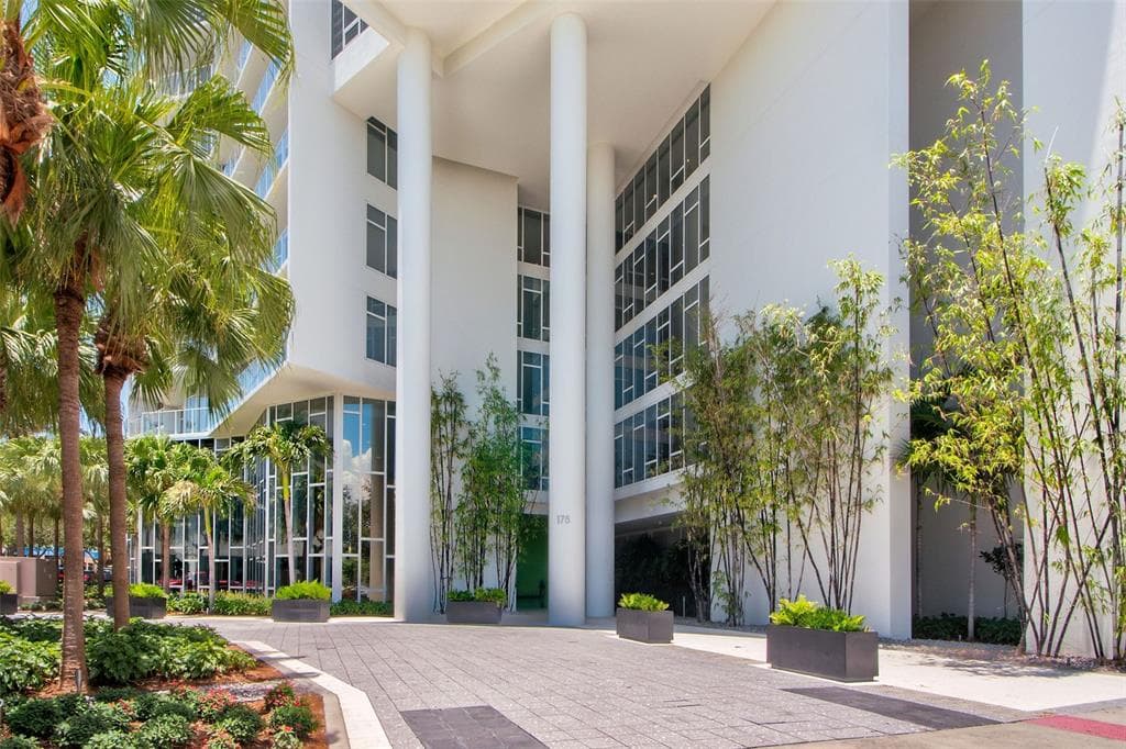 175 1ST Street Unit 2608, Street PETERSBURG, FL 33701 photo 2