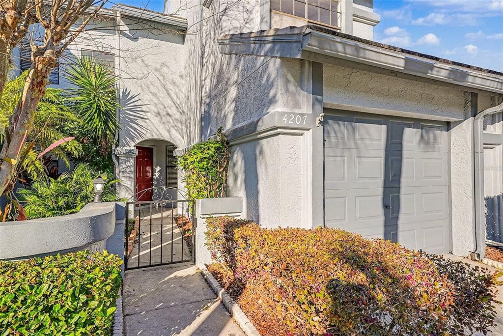 4207 BRENTWOOD PARK Circle, TAMPA, FL 33624 photo 2