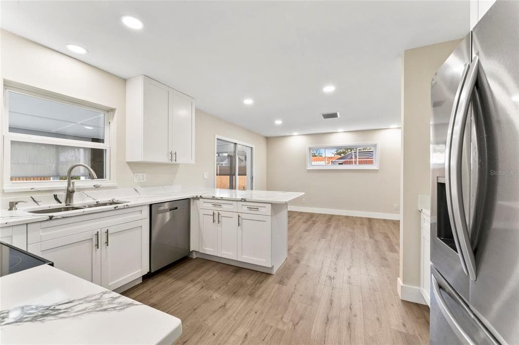 8418 FLAGSTONE DRIVE, TAMPA, FL 33615 photo 4