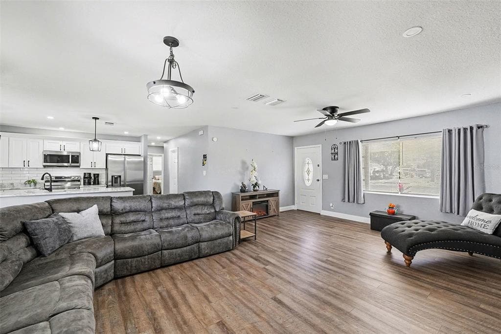 307 CAMPUS DRIVE, RUSKIN, FL 33570 photo 4